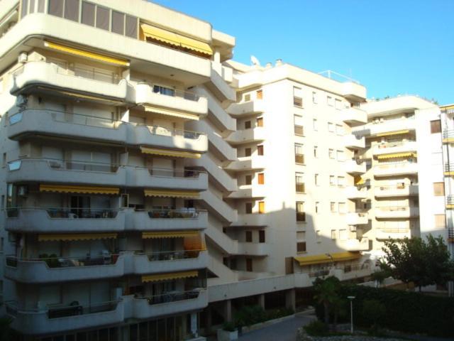 Apartamentos Arquus Center Salou Extérieur photo